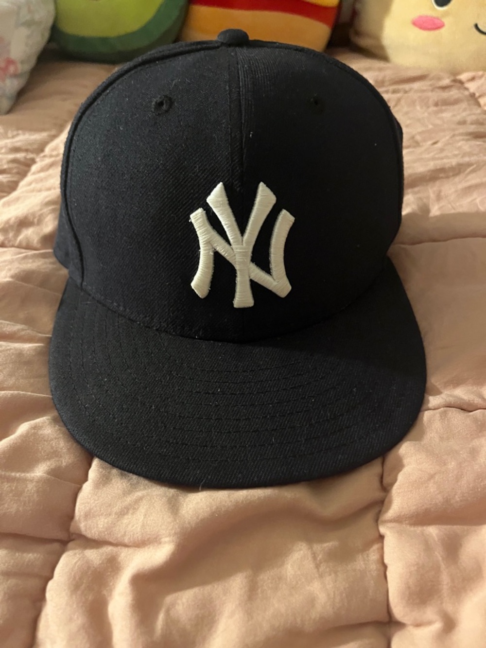 Men’s New Era Black NY Yankees Hat with White NY Logo size 7&3/8